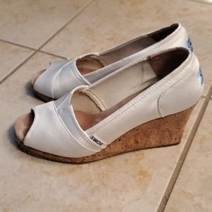 Tom's White Wedges